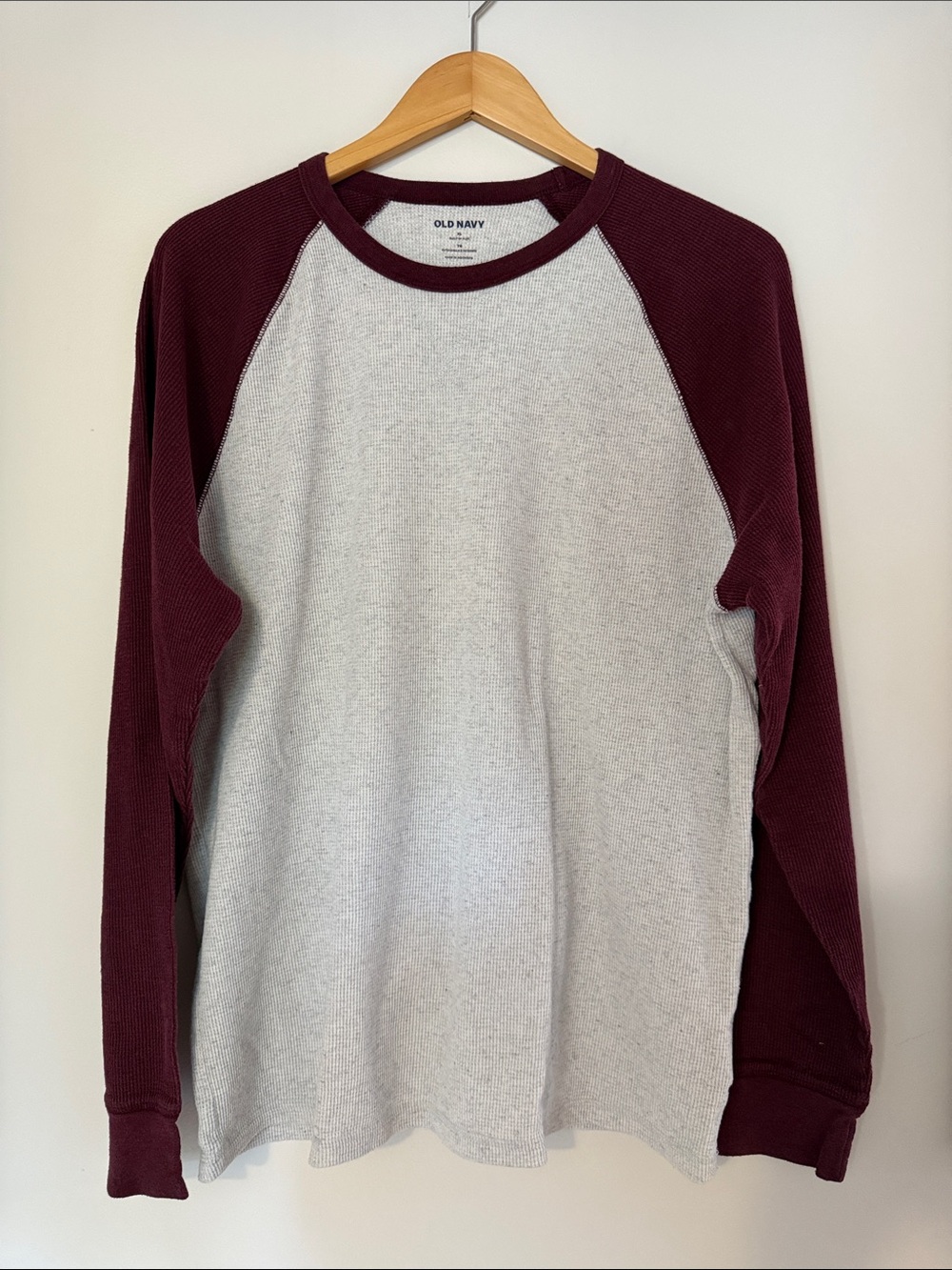 Old Navy Men’s Two-Tone Raglan Long-Sleeve Shirt - Maroon & Light Gray
